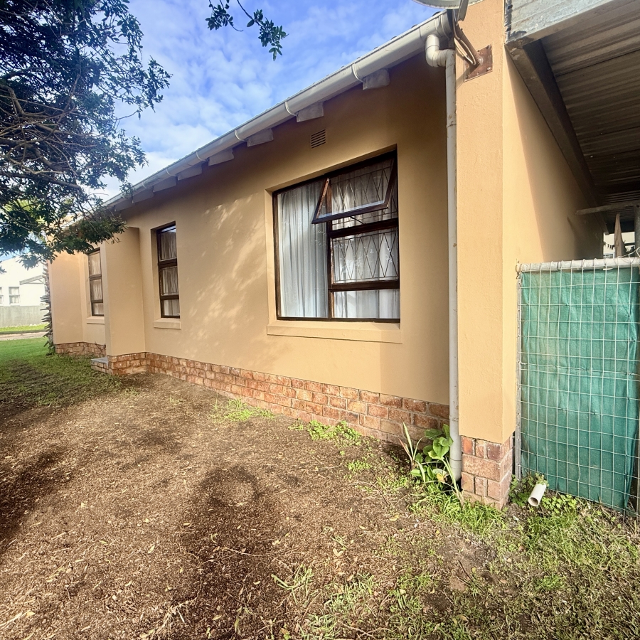2 Bedroom Property for Sale in Overbaakens Eastern Cape